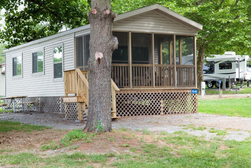Circle M Screened Park Model 27